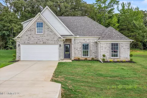 7668 Ridgefield Dr, Horn Lake, MS 38637