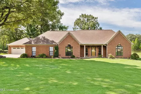 2075 Wood Hill Dr, Horn Lake, MS 38637