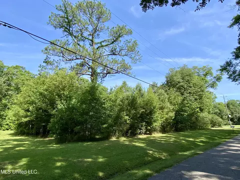 1396 Neal Rd, Picayune, MS 39466