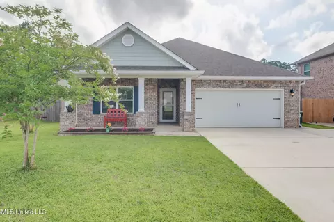 15581 Ollie Ln, Biloxi, MS 39532