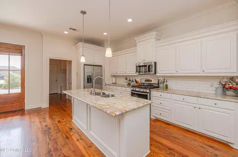 Kitchen - 228 Falls Xing, Madison, MS 39110 photo 3 of 4