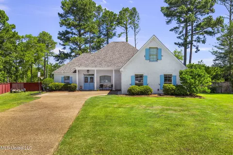 527 Pelahatchie Shore Dr, Brandon, MS 39047