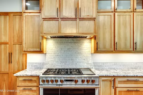 Kitchen - 106 Horseshoe Ln, Flora, MS 39071 photo 2 of 5