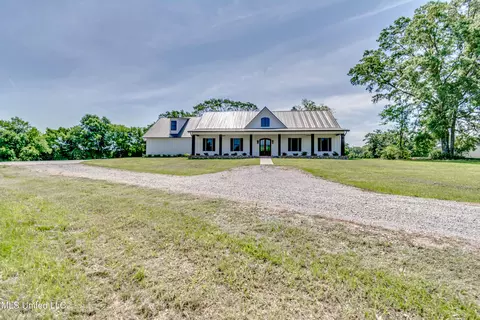Exterior - 106 Horseshoe Ln, Flora, MS 39071 photo 2 of 20
