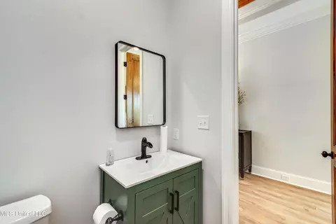 Bath - 106 Horseshoe Ln, Flora, MS 39071 photo 1 of 10