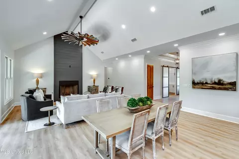 Dining - 106 Horseshoe Ln, Flora, MS 39071 photo 2 of 4