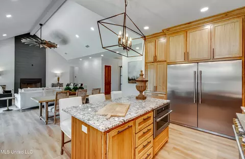 Kitchen - 106 Horseshoe Ln, Flora, MS 39071 photo 4 of 5