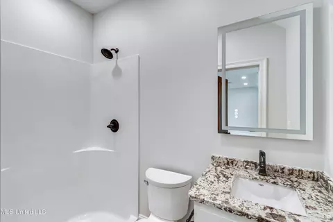 Bath - 106 Horseshoe Ln, Flora, MS 39071 photo 4 of 10