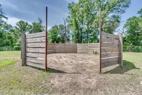 Exterior - 106 Horseshoe Ln, Flora, MS 39071 photo 9 of 20