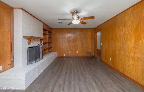Living - 5216 Romany Dr, Jackson, MS 39211 photo 5 of 7