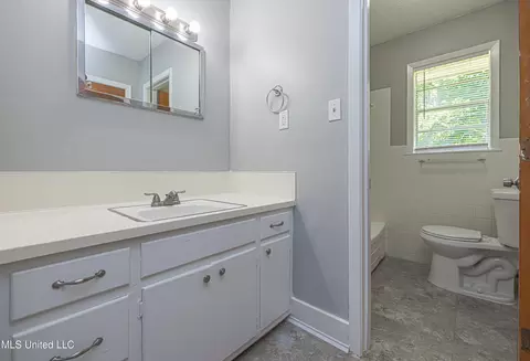 Bath - 5216 Romany Dr, Jackson, MS 39211 photo 5 of 6