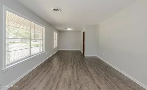 Living - 5216 Romany Dr, Jackson, MS 39211 photo 3 of 7