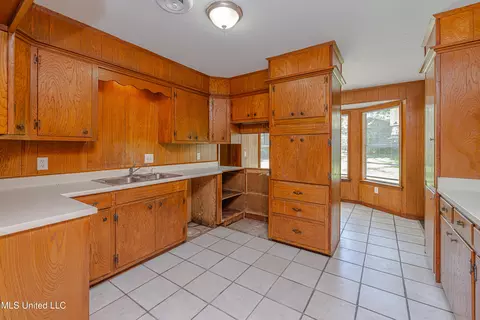 Kitchen - 5216 Romany Dr, Jackson, MS 39211 photo 2 of 3