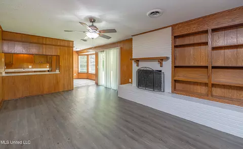 Living - 5216 Romany Dr, Jackson, MS 39211 photo 7 of 7