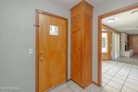 Entry Way - 5216 Romany Dr, Jackson, MS 39211 photo 2 of 4
