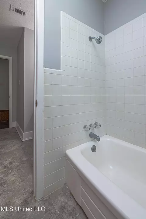 Bath - 5216 Romany Dr, Jackson, MS 39211 photo 6 of 6