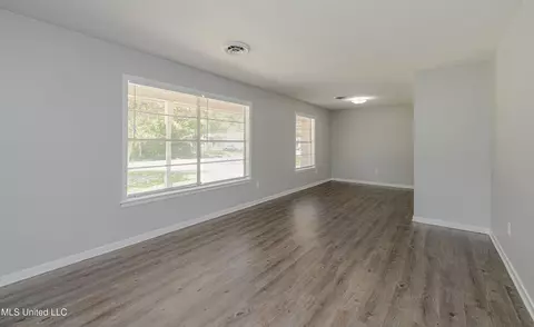 Living - 5216 Romany Dr, Jackson, MS 39211 photo 1 of 7