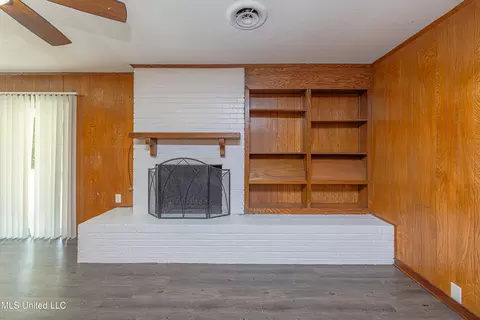 Living - 5216 Romany Dr, Jackson, MS 39211 photo 6 of 7