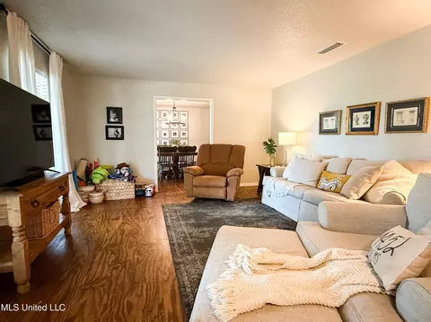Living - 11700 Harry Pierce Rd, Lucedale, MS 39452 photo 2 of 3