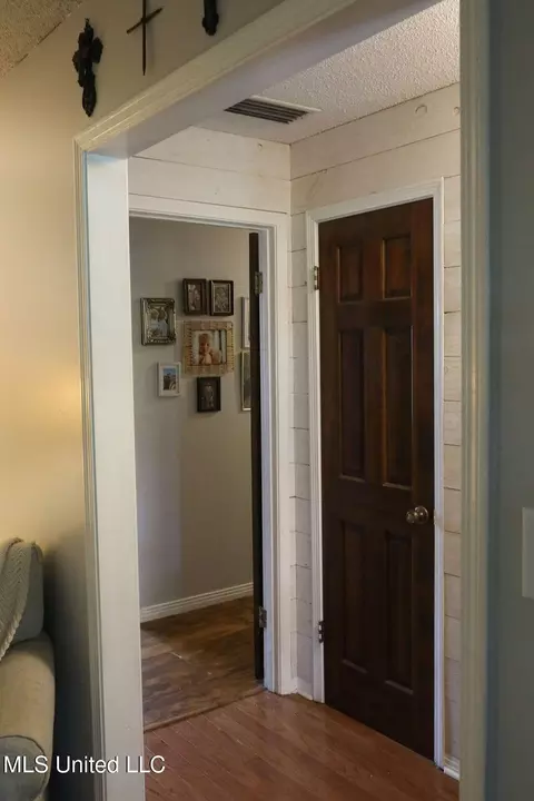 Entry Way - 11700 Harry Pierce Rd, Lucedale, MS 39452 photo 2 of 3