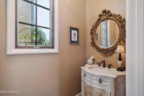 Bath - 4666 Eiffel Ln, Nesbit, MS 38651 photo 1 of 6