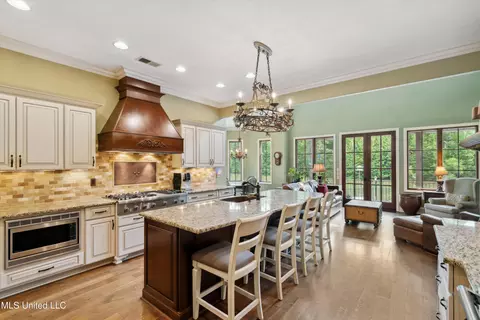 Kitchen - 4666 Eiffel Ln, Nesbit, MS 38651 photo 3 of 3