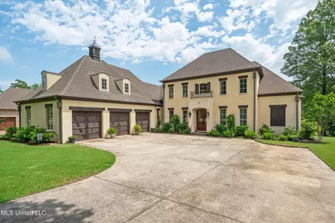 4666 Eiffel Ln, Nesbit, MS 38651