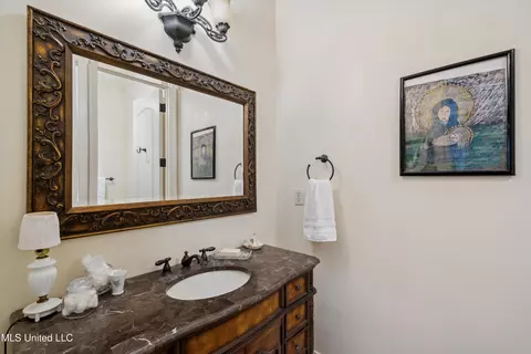 Bath - 4666 Eiffel Ln, Nesbit, MS 38651 photo 4 of 6