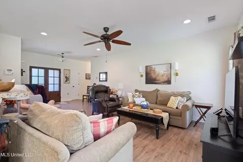 Living - 102 Whitetail Ln, Coldwater, MS 38618 photo 1 of 1