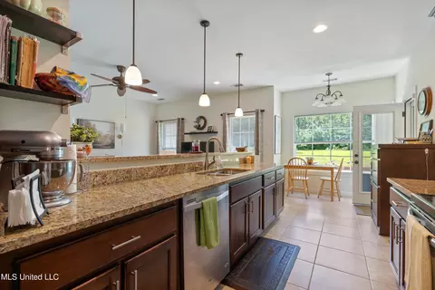Kitchen - 102 Whitetail Ln, Coldwater, MS 38618 photo 3 of 3