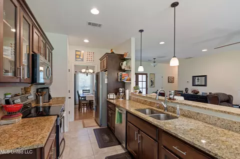Kitchen - 102 Whitetail Ln, Coldwater, MS 38618 photo 2 of 3
