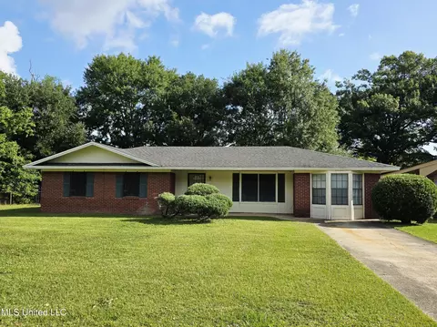 2501 Woolmarket St, Gulfport, MS 39503