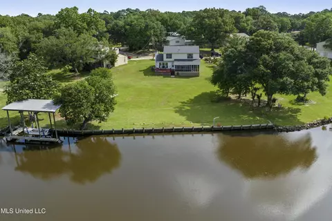 1621 Pat Dr, Gautier, MS 39553