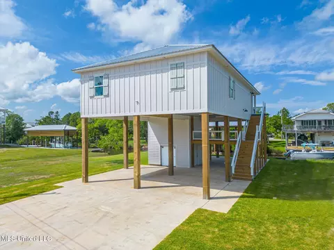 4054 Mallard St, Bay Saint Louis, MS 39520
