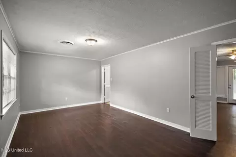 Living - 5730 Sedgwick Dr, Jackson, MS 39211 photo 1 of 4