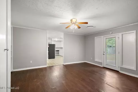 Living - 5730 Sedgwick Dr, Jackson, MS 39211 photo 3 of 4
