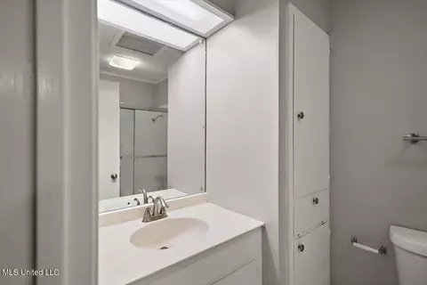 Bath - 5730 Sedgwick Dr, Jackson, MS 39211 photo 1 of 2