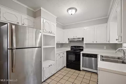Kitchen - 5730 Sedgwick Dr, Jackson, MS 39211 photo 1 of 2