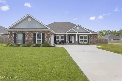6108 Penni Ln, Ocean Springs, MS 39564