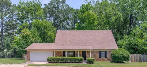 828 Briarwood Dr, Jackson, MS 39211