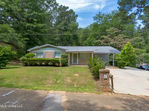 626 NW St Louis Ave, Magee, MS 39111