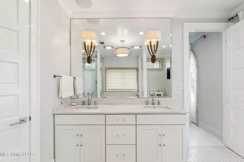 Bath - 603 Sandy Hook Dr, Pass Christian, MS 39571 photo 3 of 6