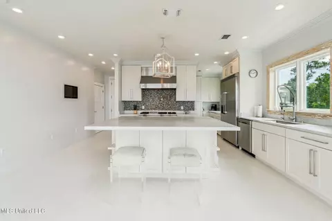Kitchen - 603 Sandy Hook Dr, Pass Christian, MS 39571 photo 3 of 6