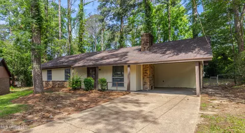 27 Wisteria Ct, Jackson, MS 39204