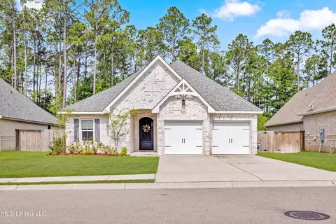 6253 Cypress Ln, Biloxi, MS 39532