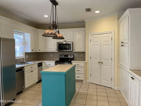 200 E Towne Dr, Brandon, MS 39042 photo 11