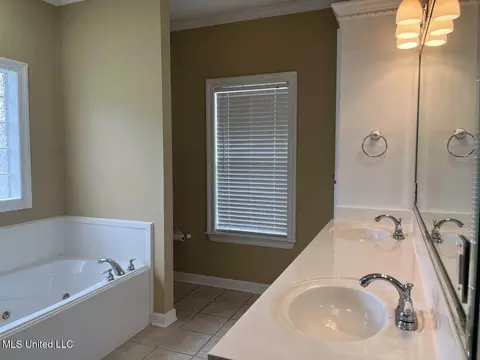 200 E Towne Dr, Brandon, MS 39042 photo 16