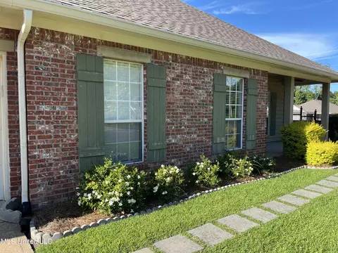 200 E Towne Dr, Brandon, MS 39042 photo 2