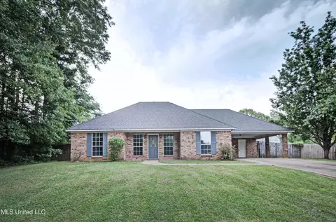 229 Pinehurst Cir, Hazlehurst, MS 39083