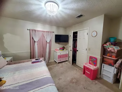 Bedroom - 829 Eagles Nest Dr, Byram, MS 39272 photo 2 of 3